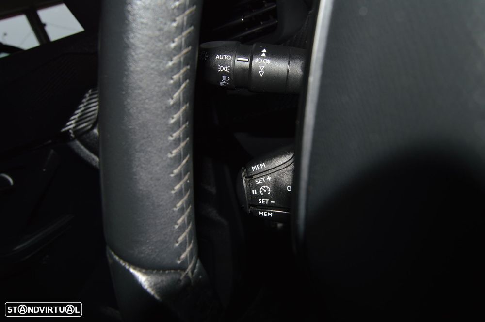 Peugeot 2008 1.5 BlueHDi Allure Pack - 43