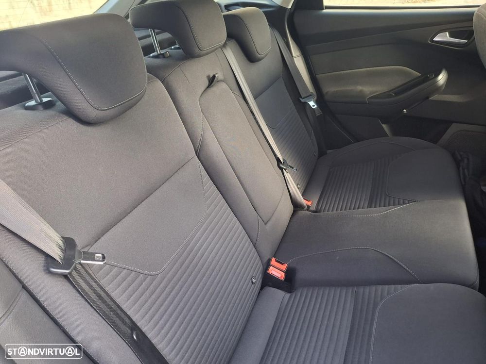 Ford Focus 1.0 EcoBoost Titanium - 23