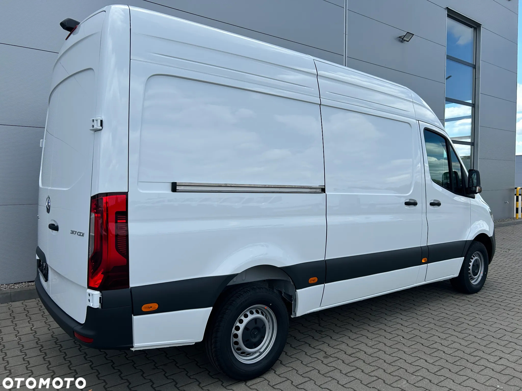 Mercedes-Benz SPRINTER 317 CDI FURGON STANDARD - 9