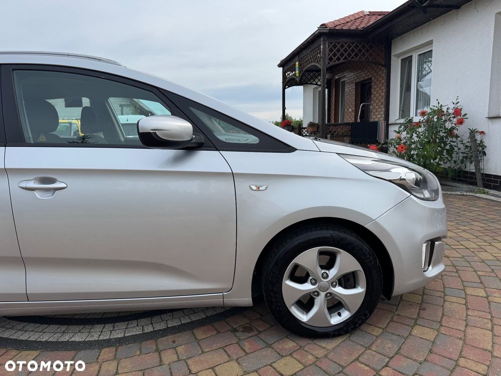 Kia Carens - 16