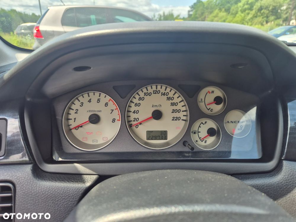 Mitsubishi Lancer 1.6 Intense - 9