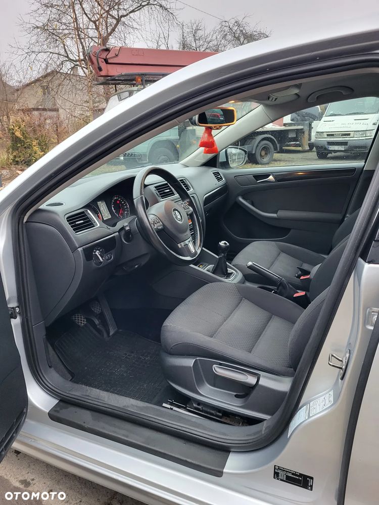 Volkswagen Jetta 1.6 TDI Blue Motion Technology Comfortline - 5