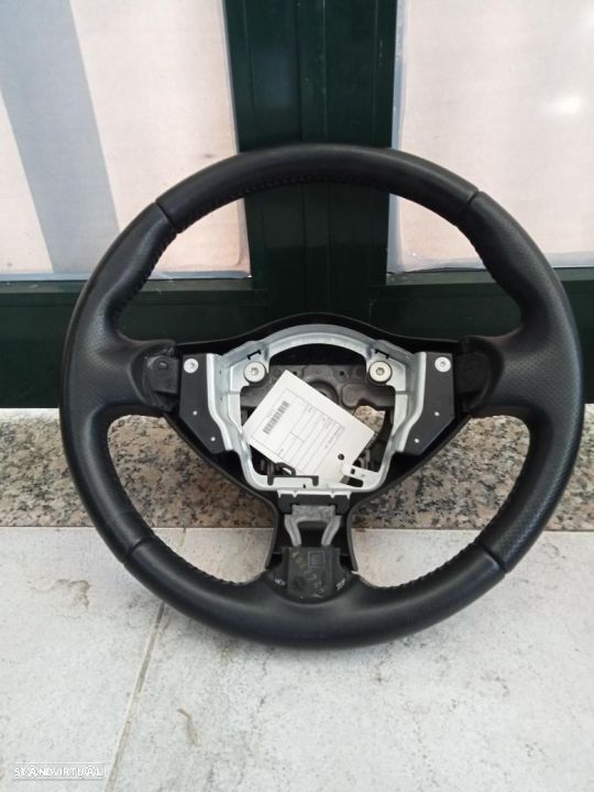 Volante Nissan Juke - 1