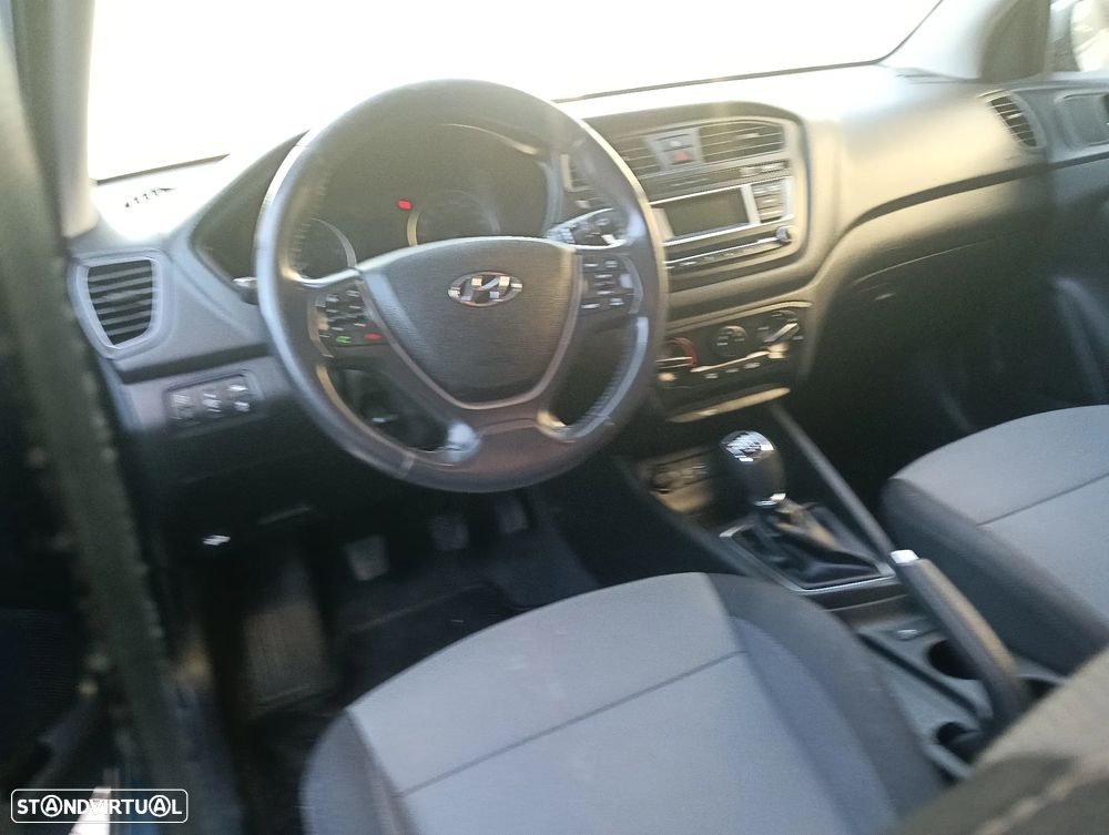 Hyundai i20 1.1 CRDi Comfort+Pack Look+JLL16 - 18