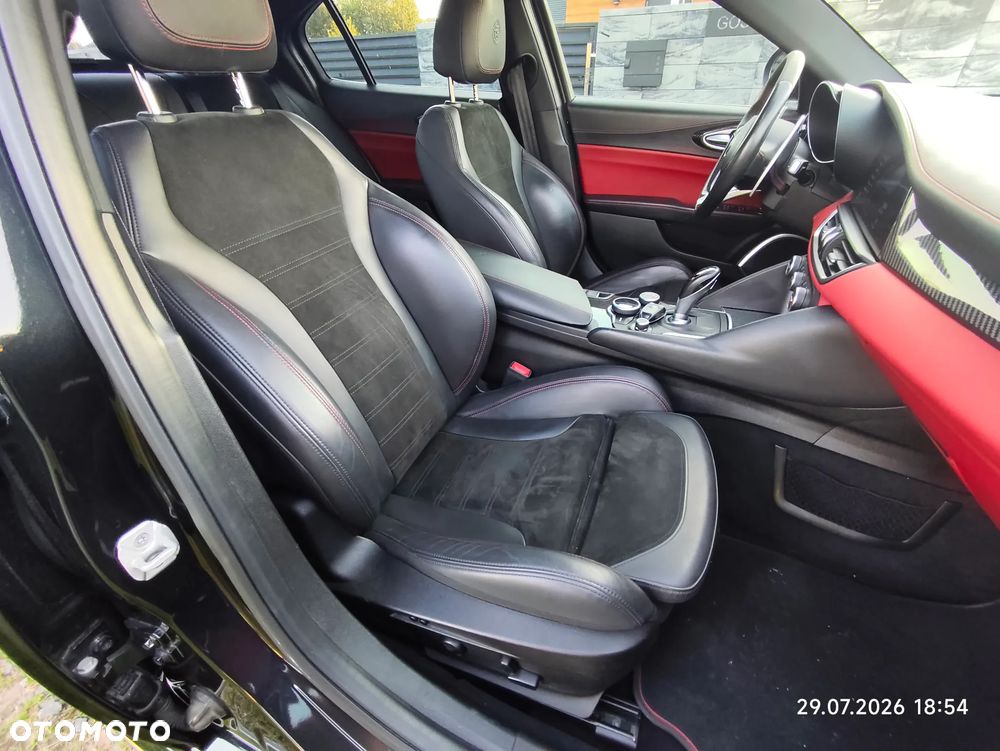 Alfa Romeo Giulia 2.9 V6 Bi-Turbo AT8 Quadrifoglio - 21