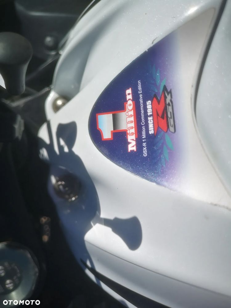 Suzuki GSR - 3
