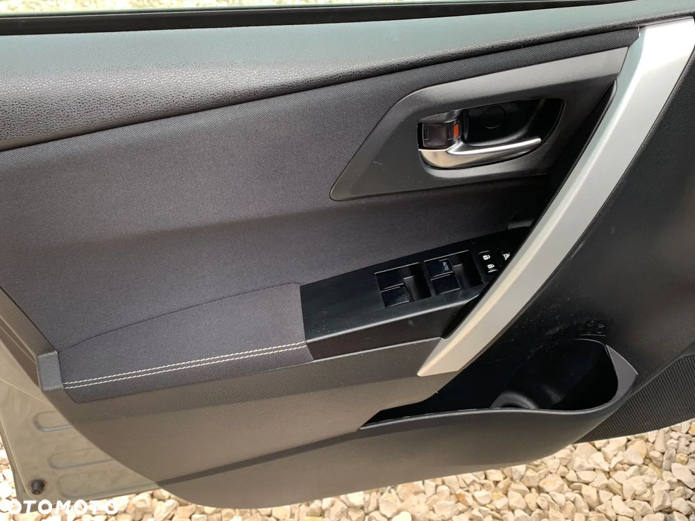 Toyota Auris 1.6 Prestige - 21
