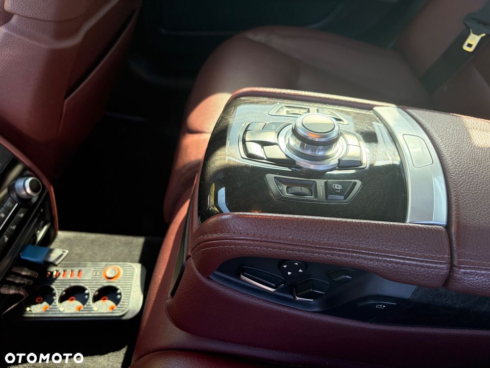 BMW Seria 7 730Ld - 23
