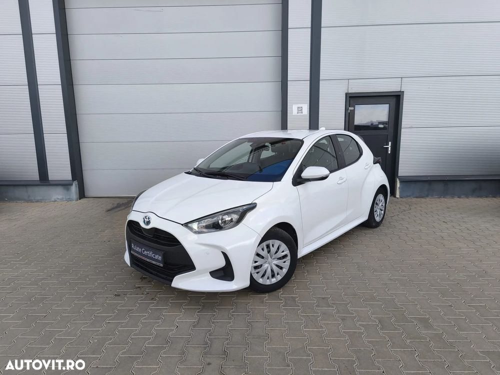 Toyota Yaris 1.5 VVT-i HSD Active - 1
