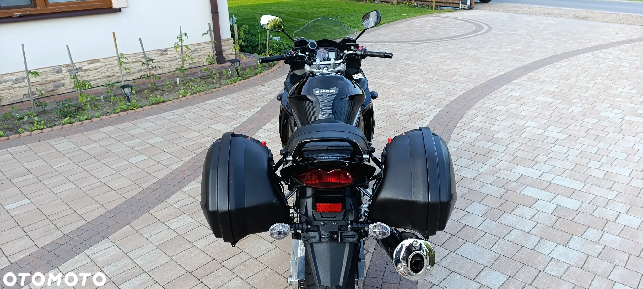 Suzuki GSX - 8