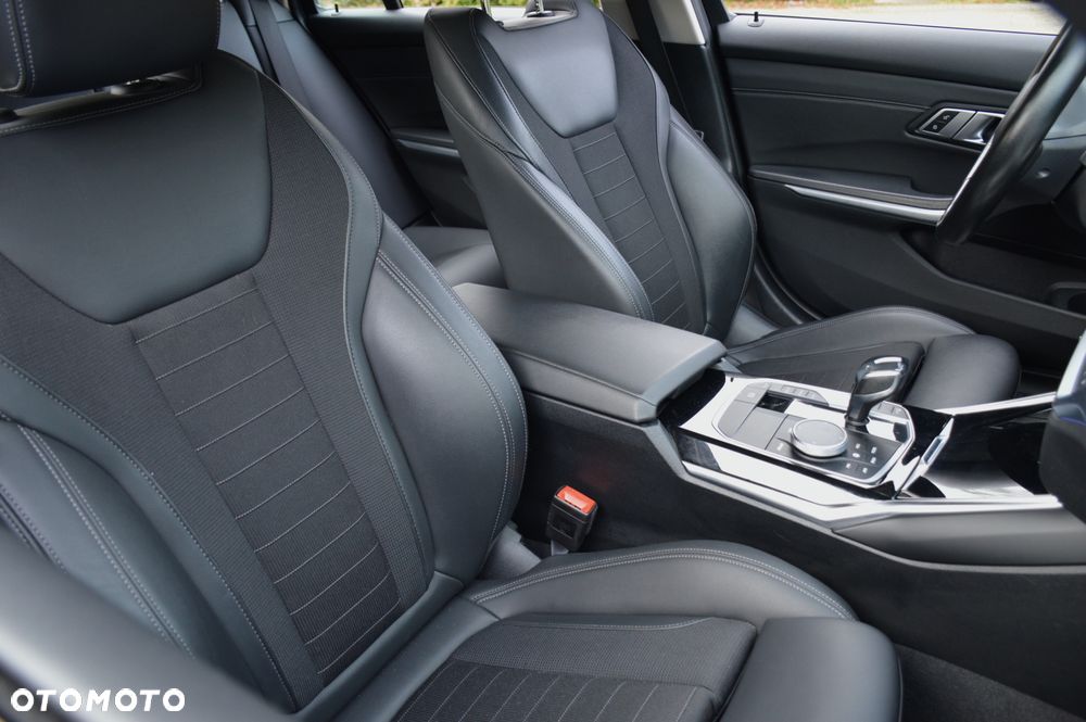 BMW Seria 3 320d Sport Line Shadow - 27