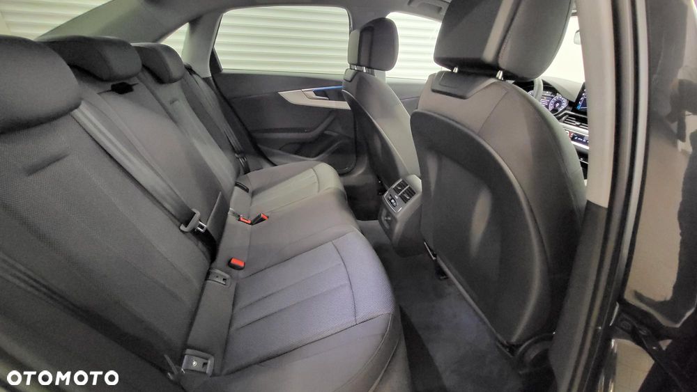 Audi A4 Limousine - 8