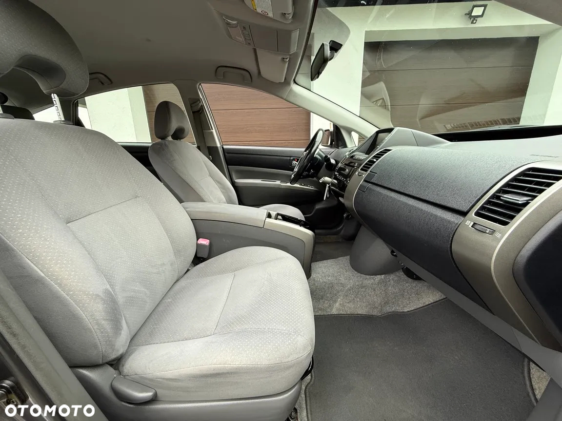 Toyota Prius (Hybrid) Sol - 27