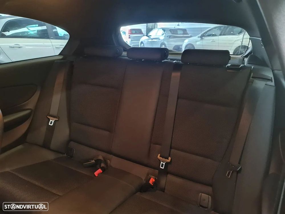 BMW 118 d Pack M - 4