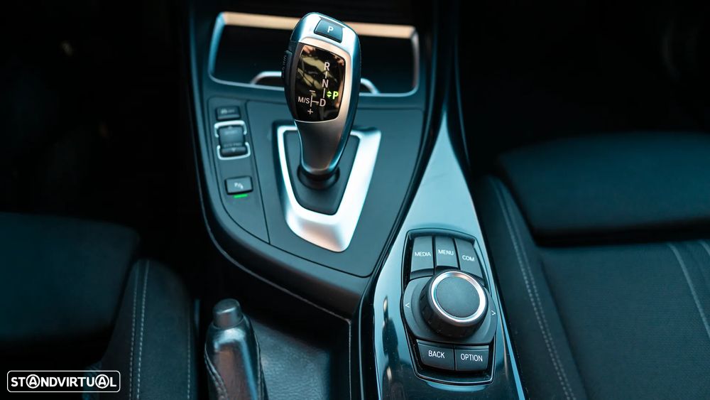 BMW 118 d Line Urban Auto - 29
