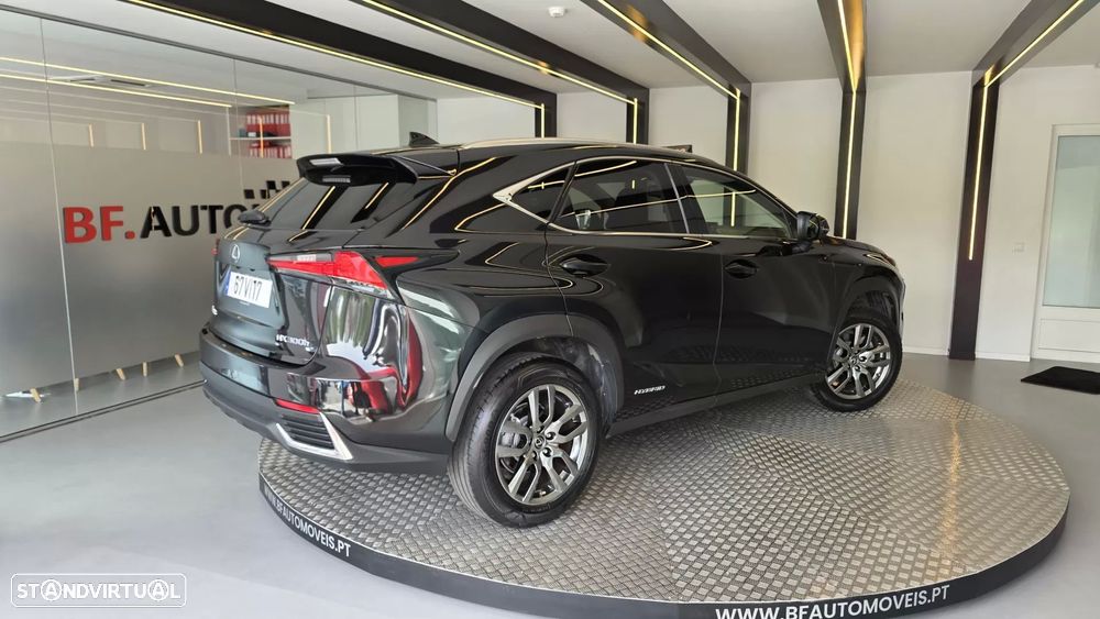 Lexus NX 300h Executive - 4