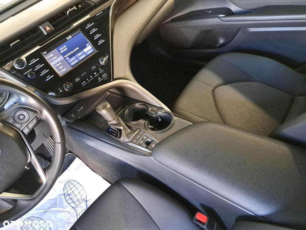 Toyota Camry 2.5 Hybrid Comfort CVT - 28