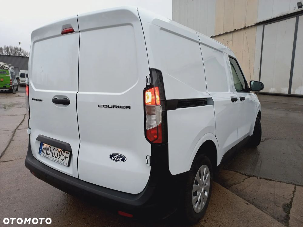 Ford Transit Courier - 10
