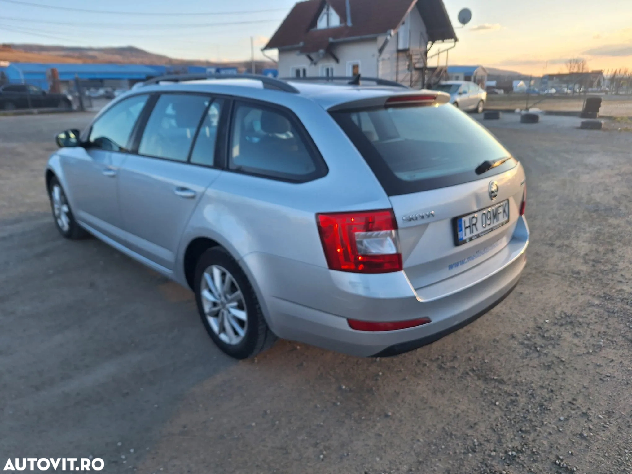 Skoda Octavia 1.6 TDI Business DSG - 7