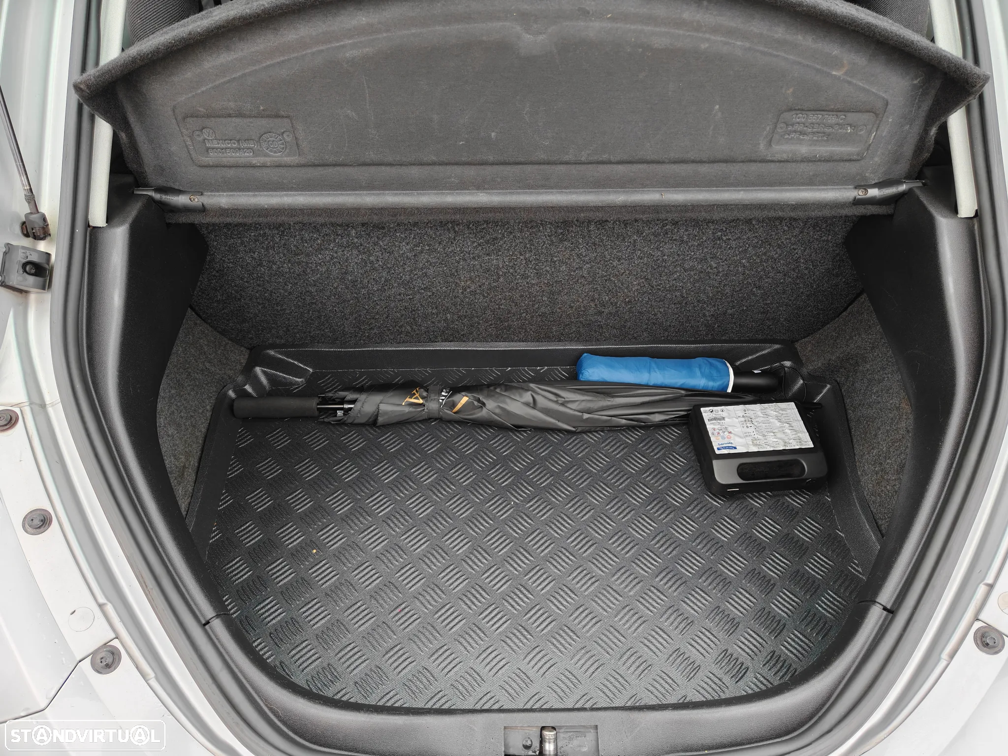 VW New Beetle 1.6 - 10