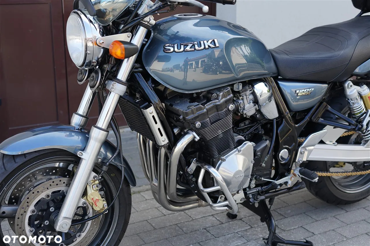 Suzuki GSX - 30