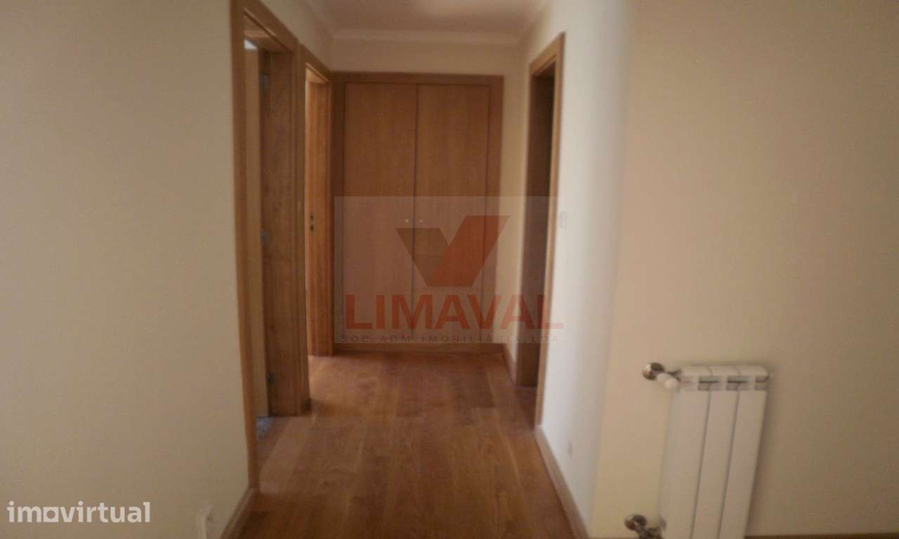 Apartamento T1 com varanda e elevador (sem garagem) em Ramalde - Grande imagem: 5/9