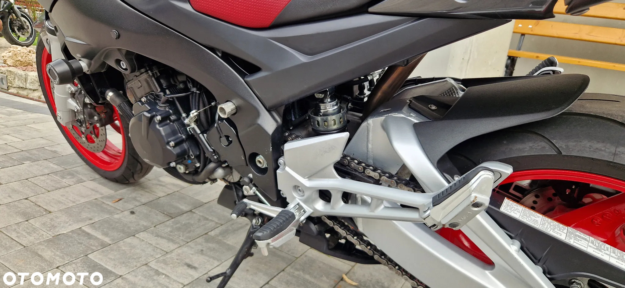 Suzuki GSR - 17