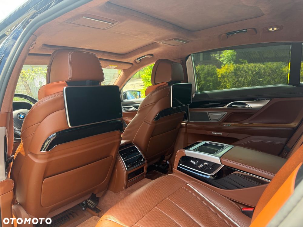 BMW Seria 7 750Li xDrive - 23
