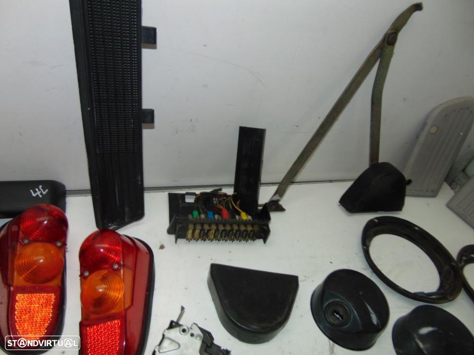 Renault 4L tenho todas as peças para este carro - 6