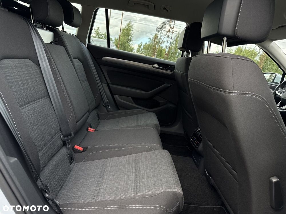 Volkswagen Passat 2.0 TDI Business DSG - 35
