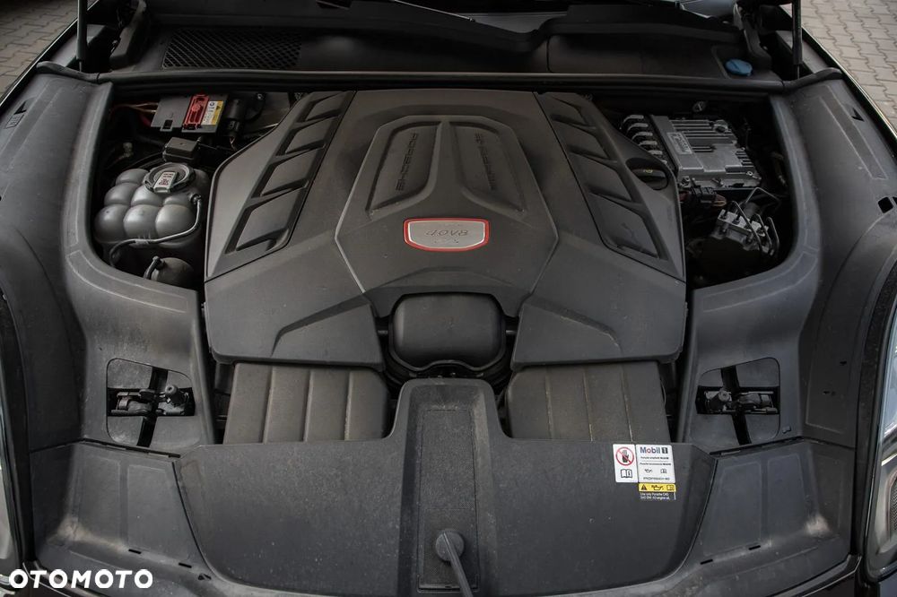 Porsche Cayenne Coupe GTS - 11