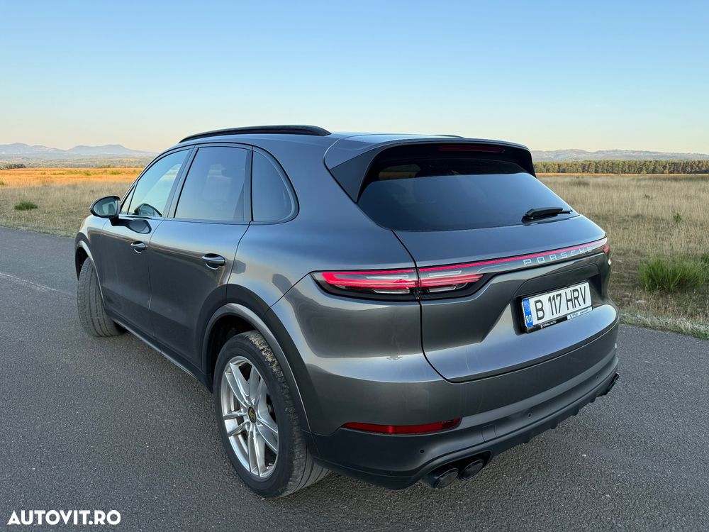 Porsche Cayenne - 2