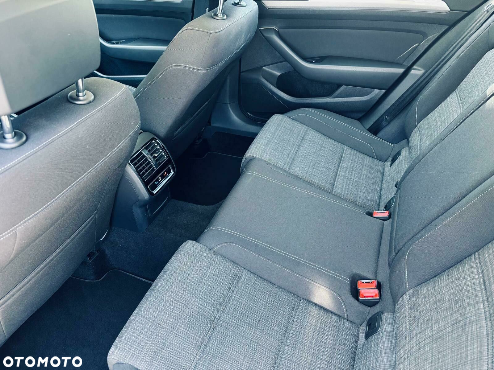 Volkswagen Passat 2.0 TDI EVO Business DSG - 16