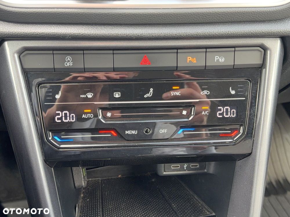 Volkswagen T-Roc - 24