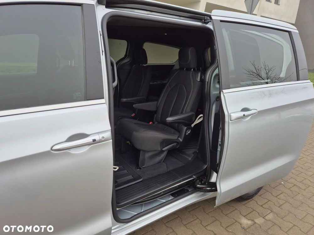 Chrysler Pacifica - 22