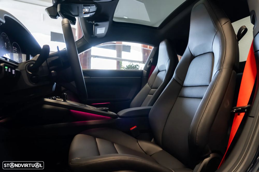 Porsche 911 (992) Carrera S - 8