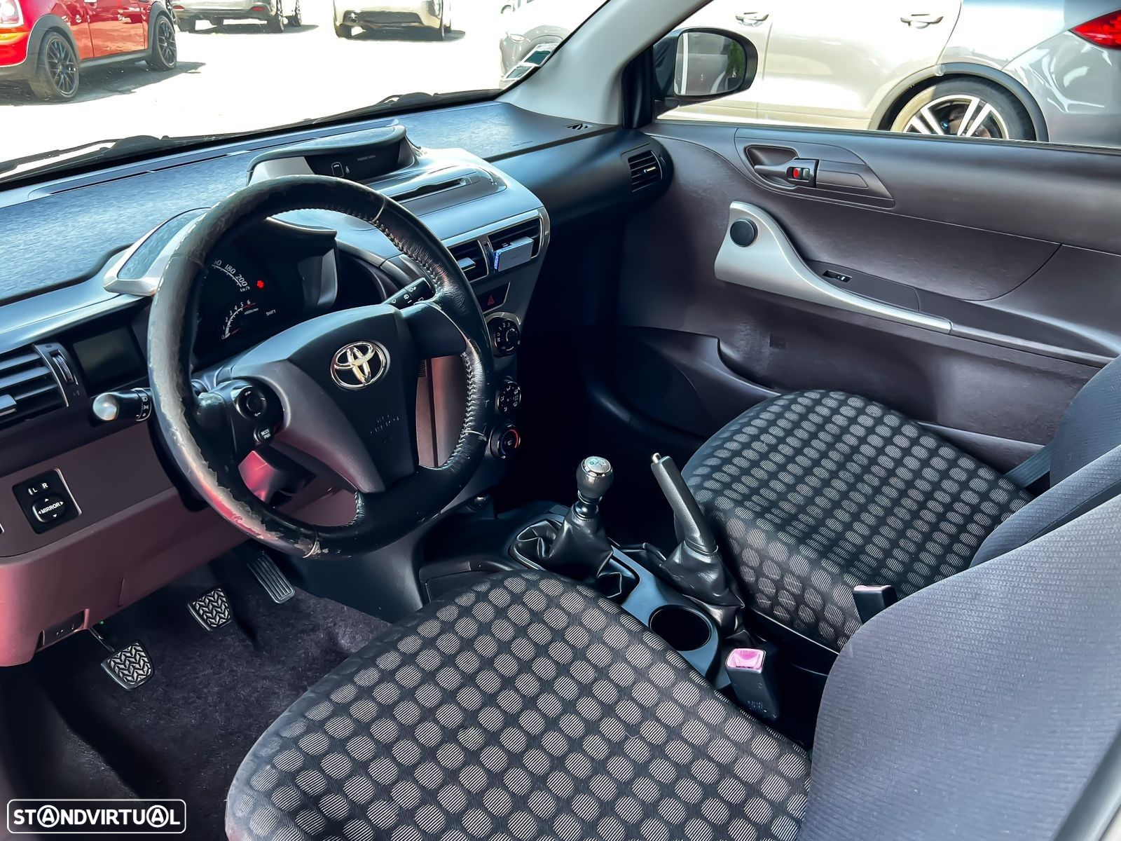 Toyota iQ 1.4 D-4D - 9