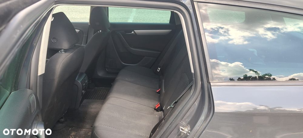 Volkswagen Passat 1.6 TDI Perfectline - 9