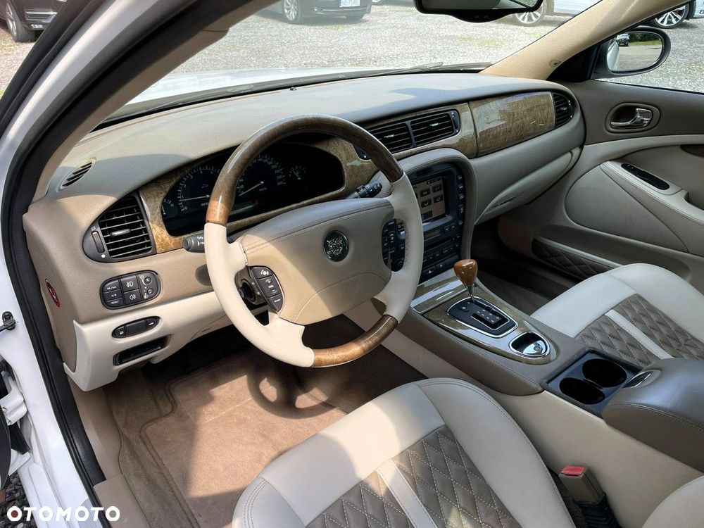 Jaguar S-Type - 9