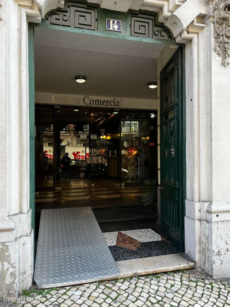 Excelente e espaçosa arrecadação no Espaço Chiado - Grande imagem: 4/4