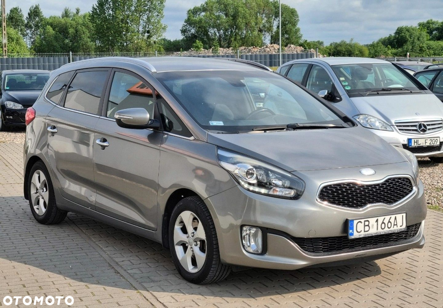 Kia Carens - 19