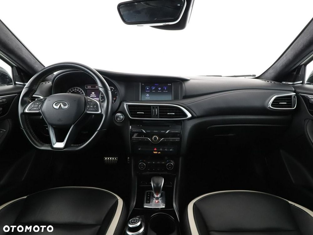 Infiniti Q30 1.6t DCT Sport - 16