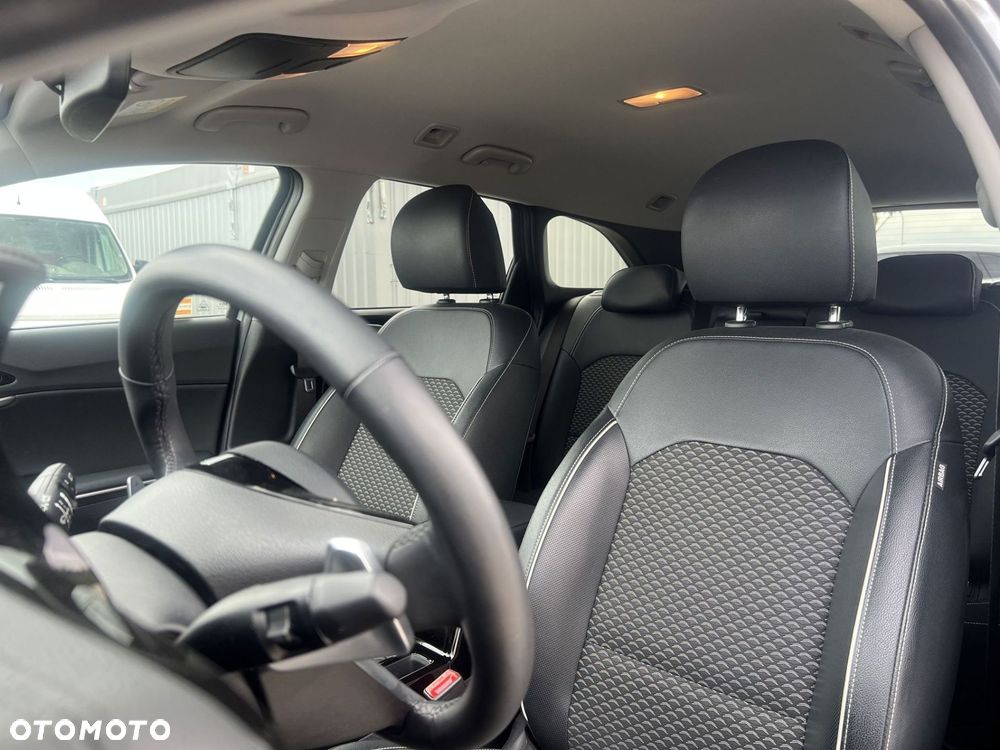 Kia Ceed - 12