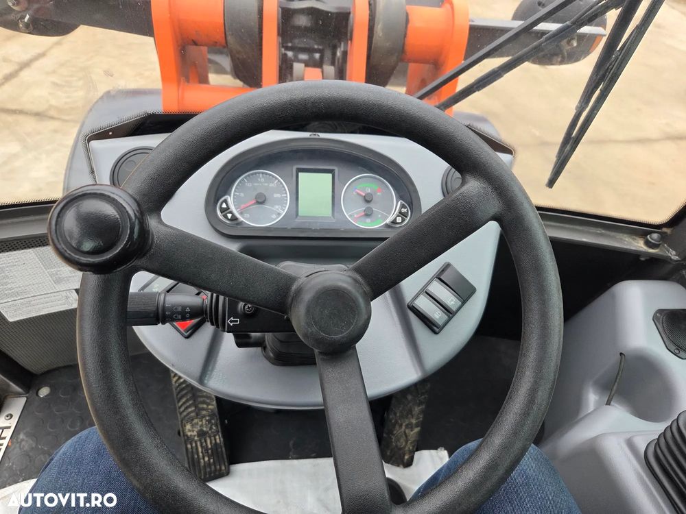 Hitachi ARTICULAT ZW65, Ridica 2,4tone la 3,2m, incarca 8x4 si semiremorci basculabile, 2019, 1.790h, 4x2, Cupla rapida, cupa 1mc, furci, AC, Anvelope 70%-ok, STARE FOARTE BUNA, POSIBILITATE LEASING 3 ani-PROMOTIE 34.900 EUR+Tva - 15