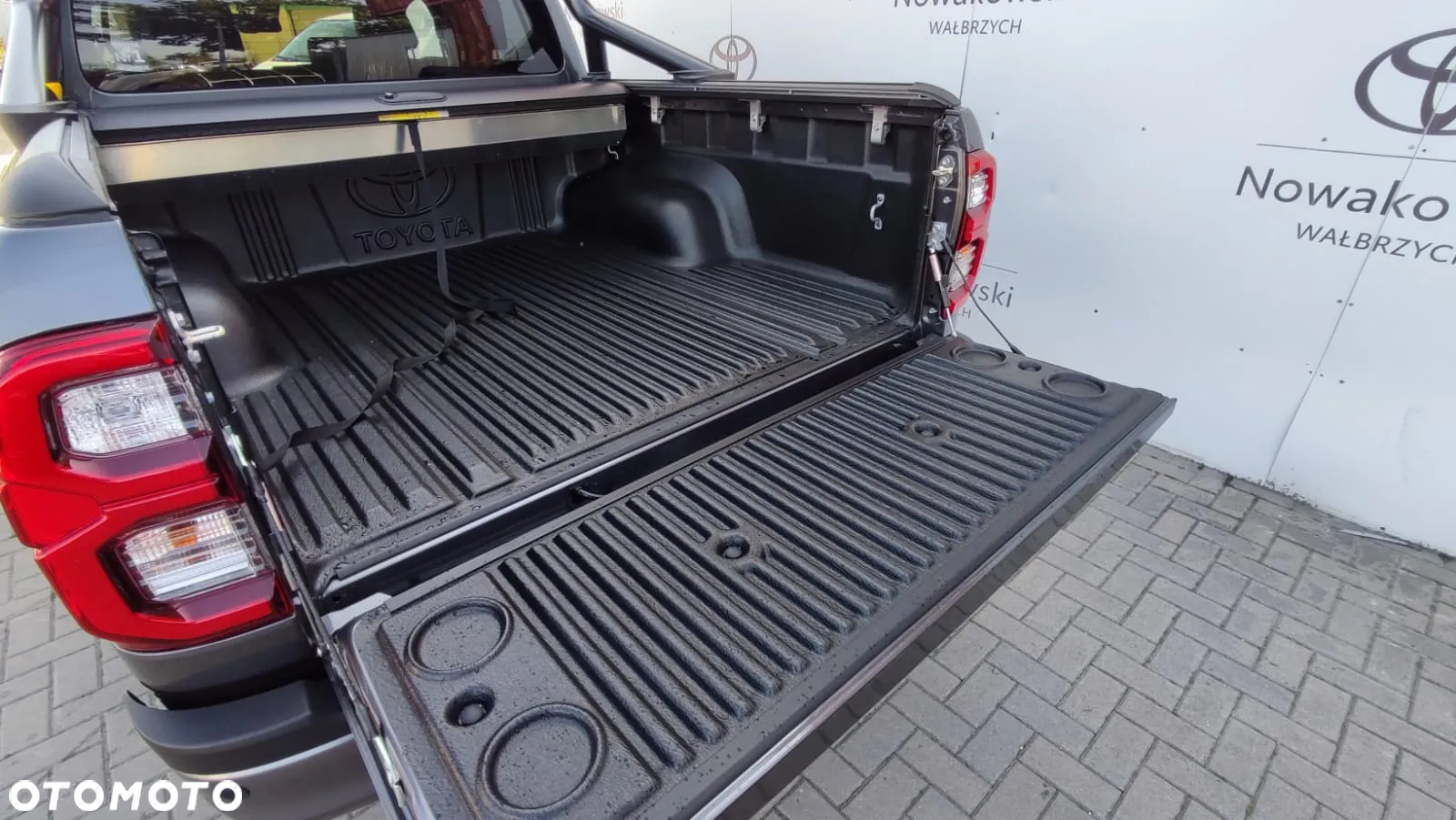 Toyota Hilux 2.8 D-4D Double Cab Invincible 4x4 - 4