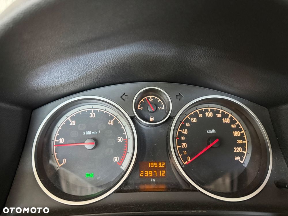 Opel Astra 1.9 CDTI Cosmo - 9