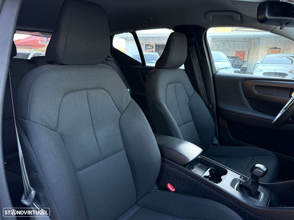 Volvo XC 40 1.5 T3 Momentum Tech Edition - 8