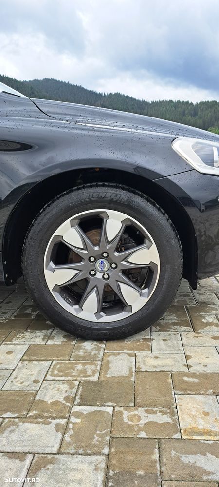 Volvo XC 60 D4AWD Momentum - 4