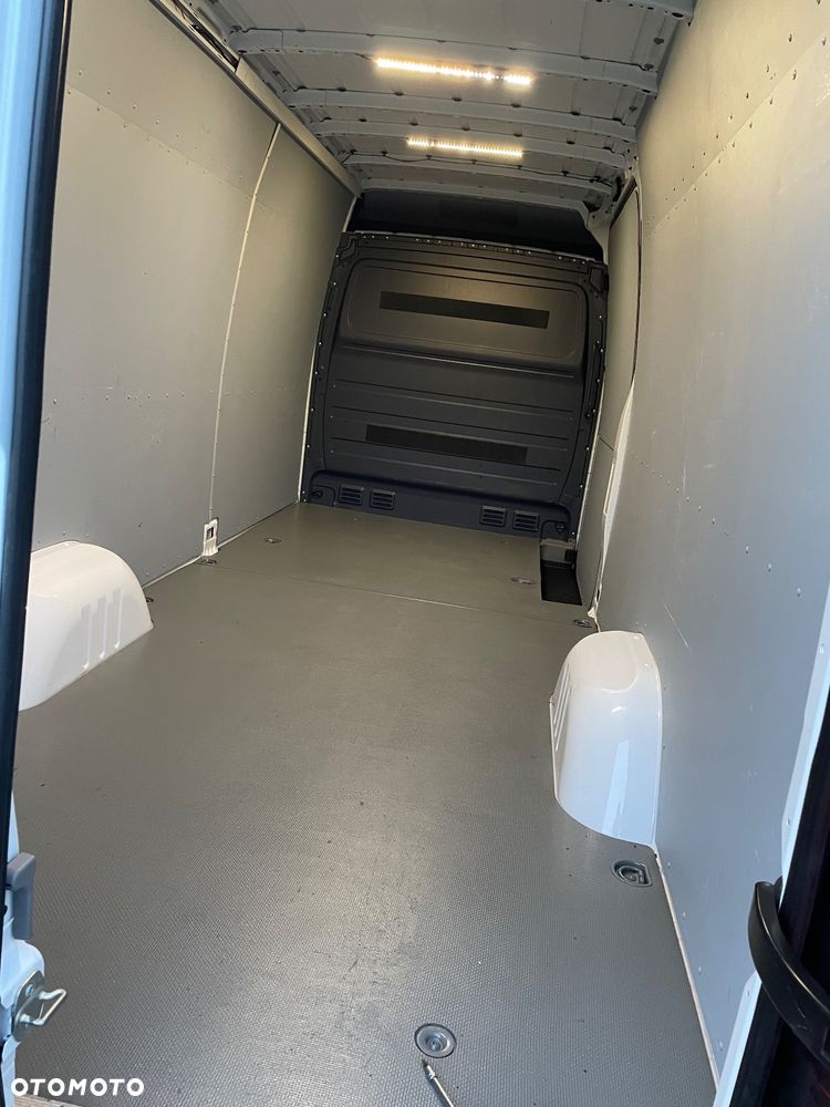 Mercedes-Benz Sprinter - 8
