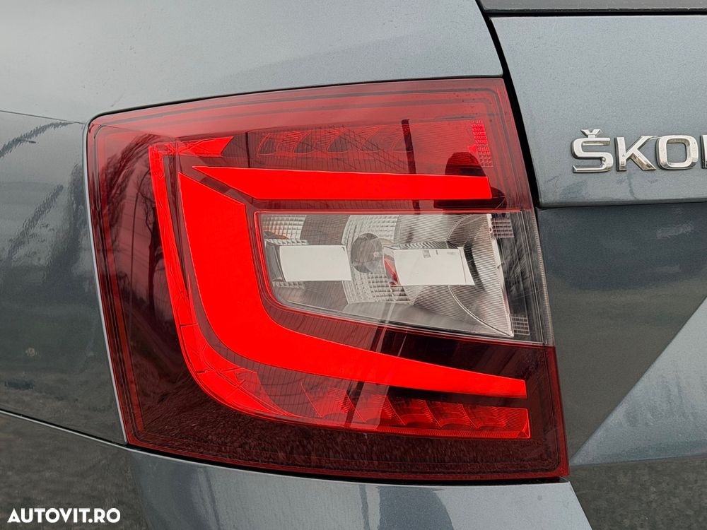 Skoda Octavia 2.0 TDI DSG RS - 23